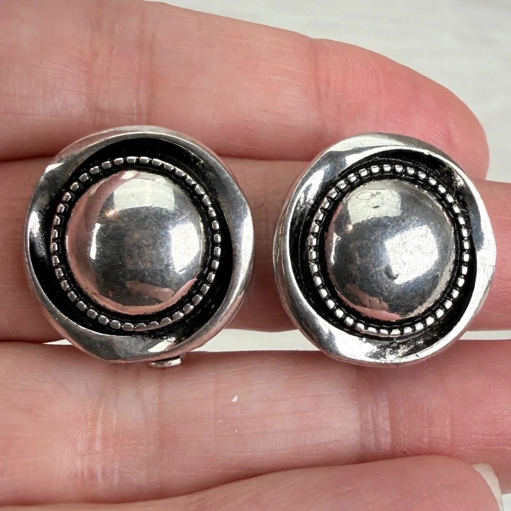 Vintage Silvertone round weighted clip on earrings